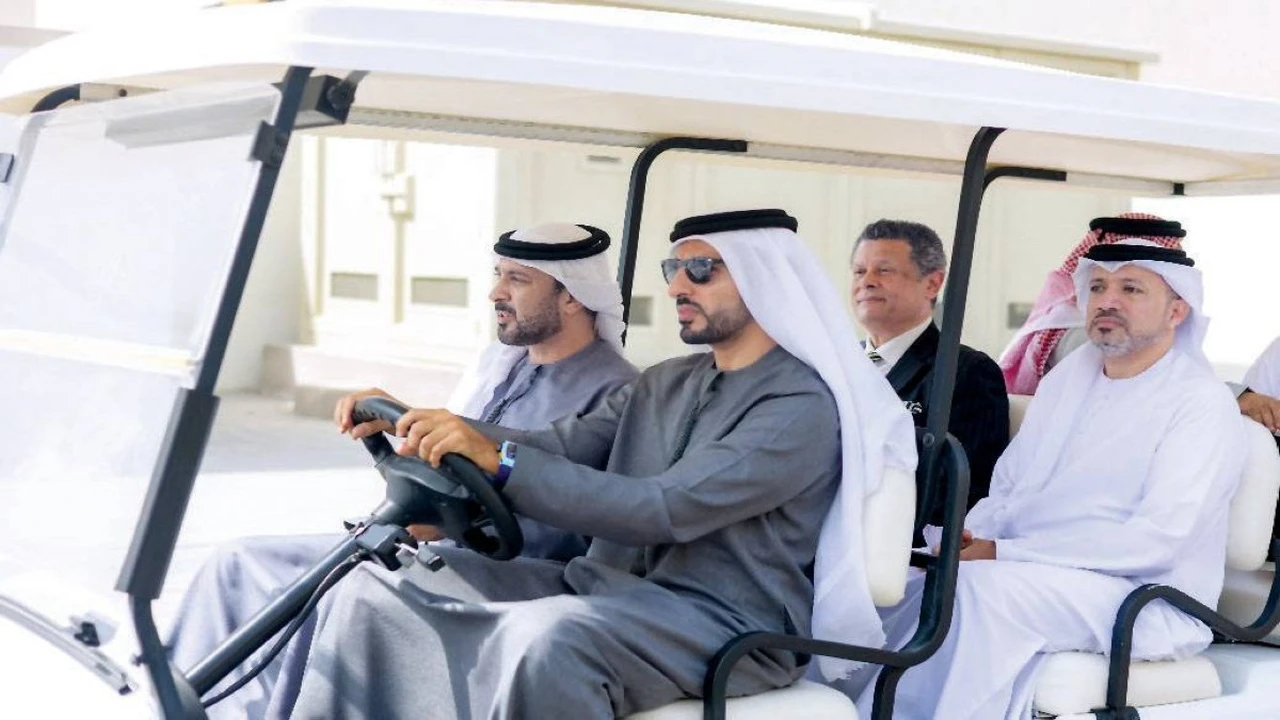 بزيارة ميدانية.. عبد العزيز النعيمي يتابع تطورات مشروع أزهى السكني في عجمان